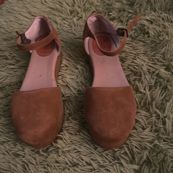 Anthropologie Gee WaWa tan shoes *flaw *CCO* - Picture 2 of 5